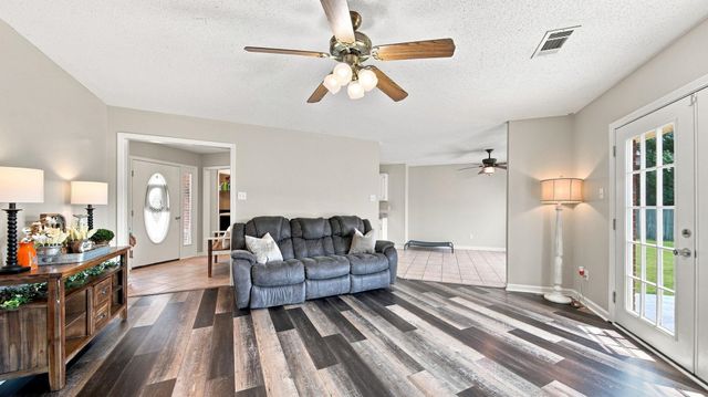 697 BLOOMINGTON DR, Brighton, TN 38011