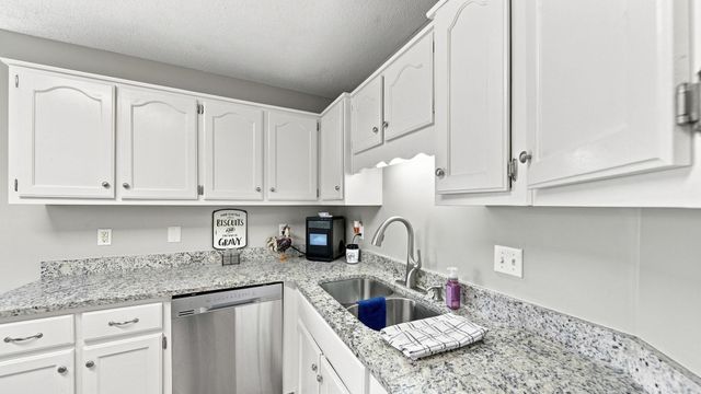 697 BLOOMINGTON DR, Brighton, TN 38011