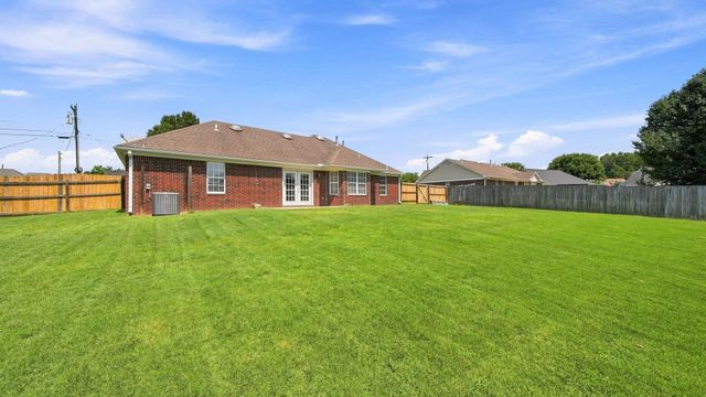 697 BLOOMINGTON DR, Brighton, TN 38011
