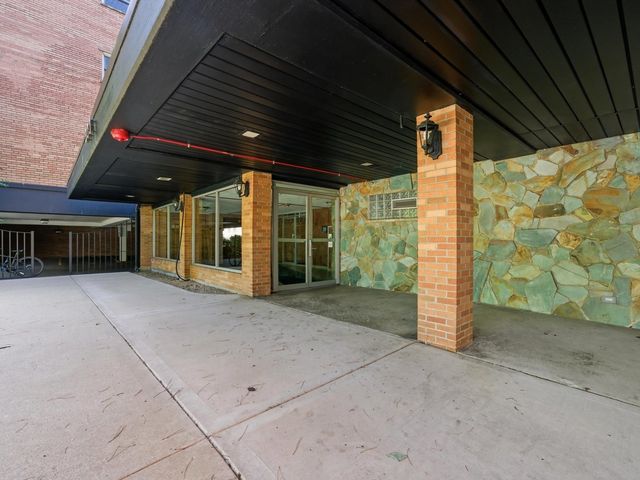 333 S EAST Avenue 306, Oak Park, IL 60302