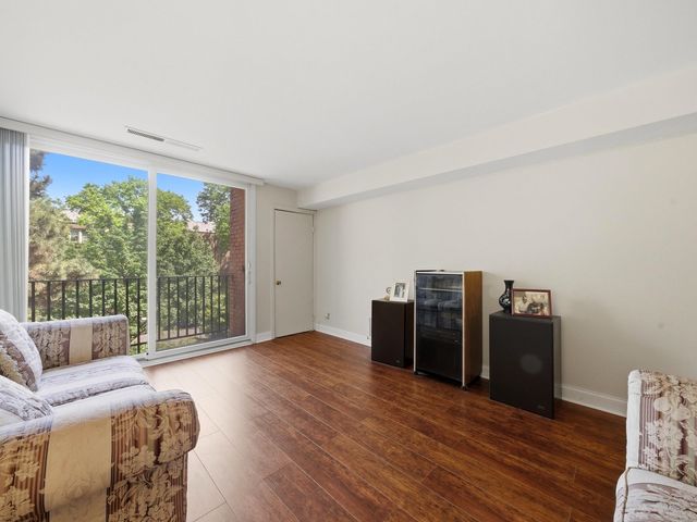 333 S EAST Avenue 306, Oak Park, IL 60302