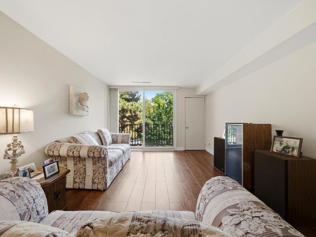 333 S EAST Avenue 306, Oak Park, IL 60302