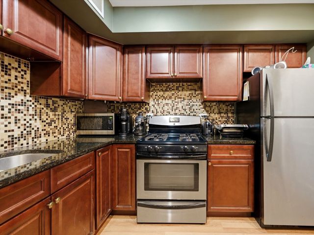 333 S EAST Avenue 306, Oak Park, IL 60302