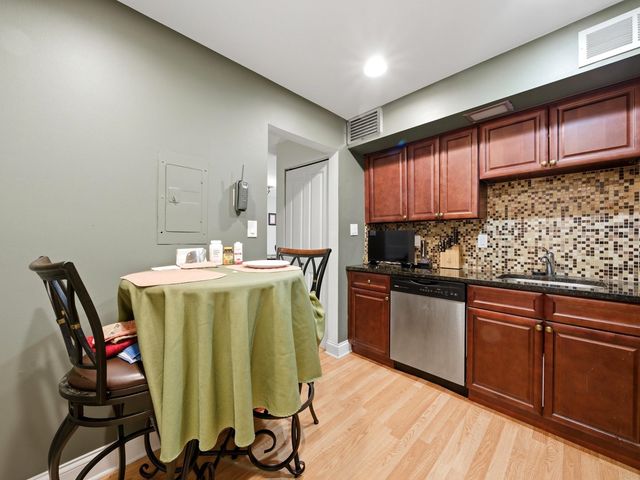 333 S EAST Avenue 306, Oak Park, IL 60302