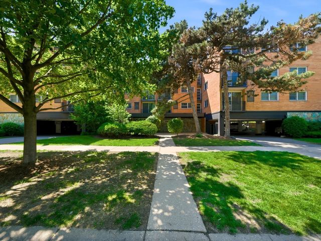 333 S EAST Avenue 306, Oak Park, IL 60302