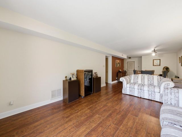 333 S EAST Avenue 306, Oak Park, IL 60302