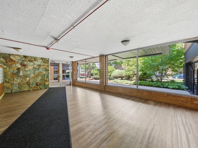 333 S EAST Avenue 306, Oak Park, IL 60302
