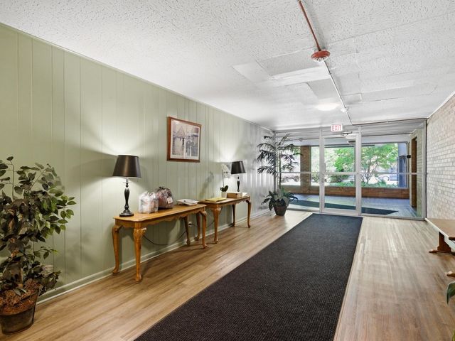 333 S EAST Avenue 306, Oak Park, IL 60302