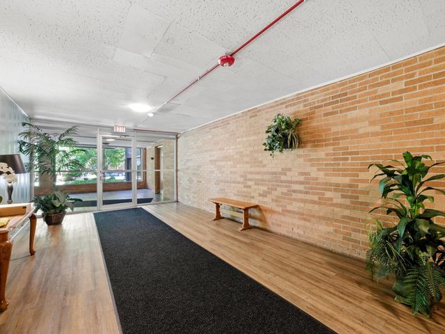 333 S EAST Avenue 306, Oak Park, IL 60302