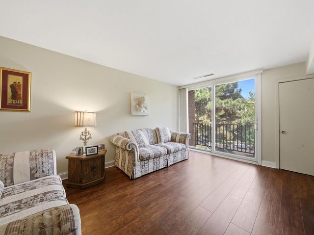 333 S EAST Avenue 306, Oak Park, IL 60302