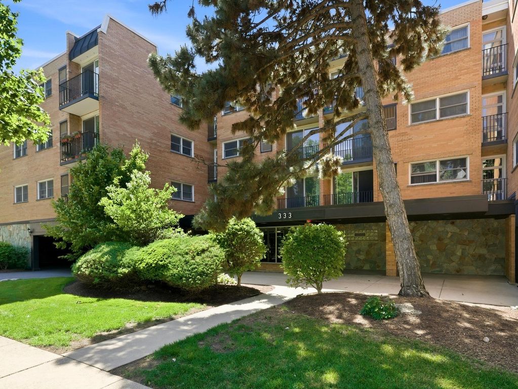 333 S EAST Avenue 306, Oak Park, IL 60302