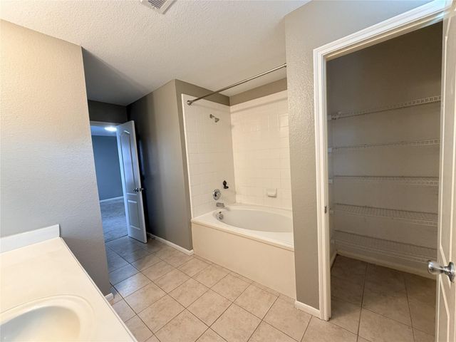 2634 Skyview Glen Court, Houston, TX 77047