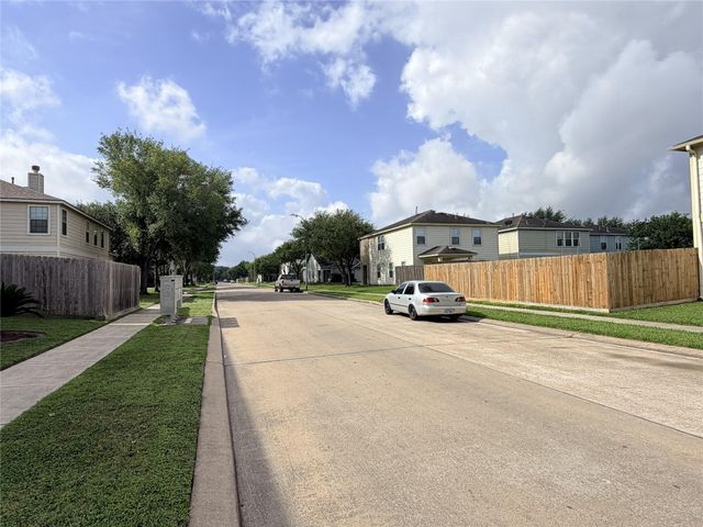 2634 Skyview Glen Court, Houston, TX 77047