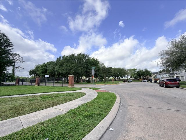 2634 Skyview Glen Court, Houston, TX 77047