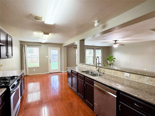 2634 Skyview Glen Court, Houston, TX 77047