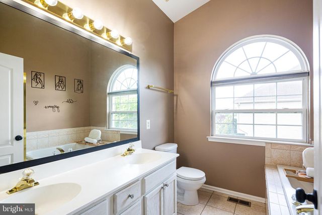 111 RYANS RUN, Sicklerville, NJ 08081