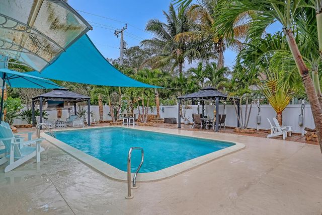 1890 SW 59th Avenue SW, Plantation, FL 33317