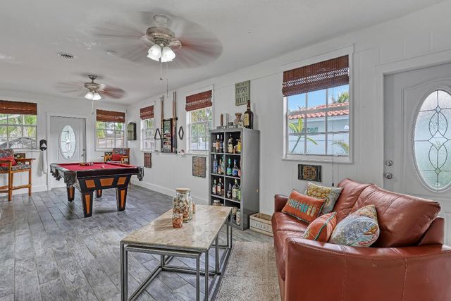 1890 SW 59th Avenue SW, Plantation, FL 33317