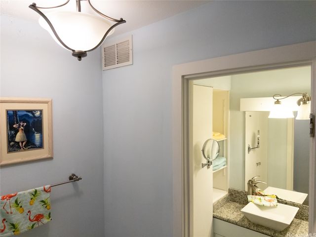 425 Ena Roads 706B, Honolulu, HI 96815