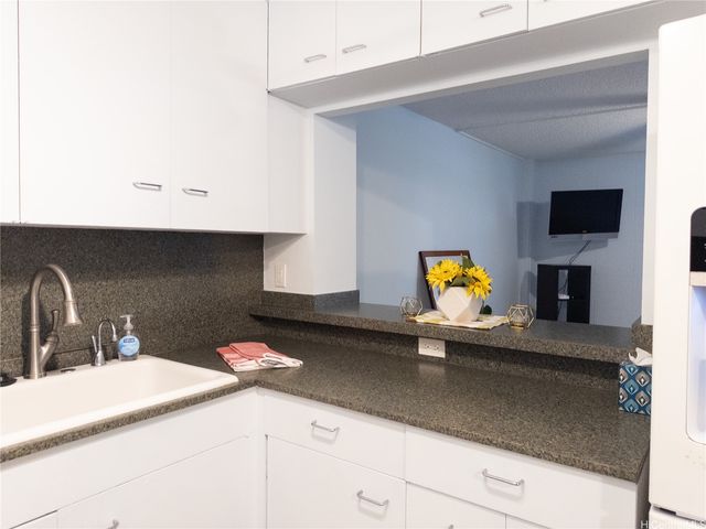 425 Ena Roads 706B, Honolulu, HI 96815