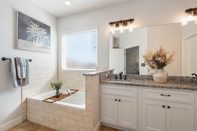 103 Les LN, Smithville, TX 78957