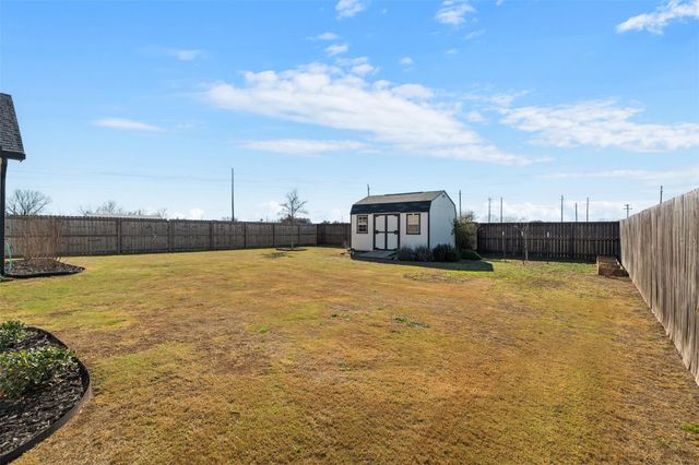103 Les LN, Smithville, TX 78957