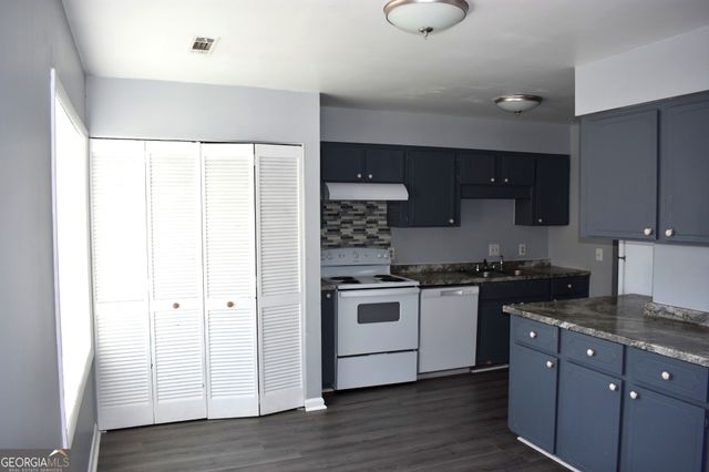 912 Pineland Avenue APT 6, Hinesville, GA 31313