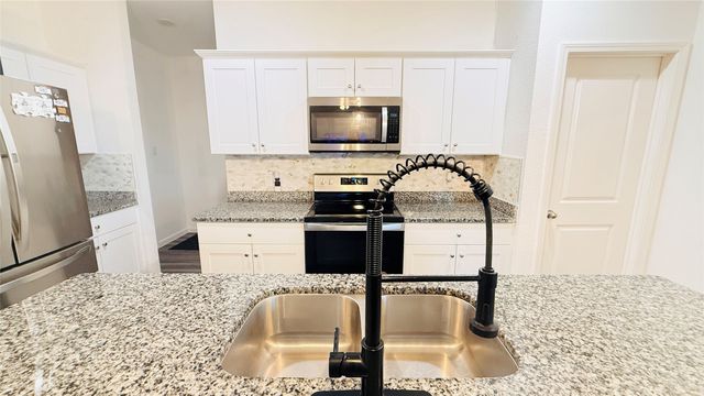 2620 Beech Creek Road, Glenn Heights, TX 75154