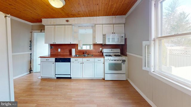 59 W CLYMER AVE, Sellersville, PA 18960