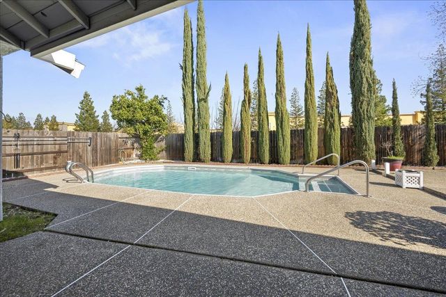 1438 Deerfield Cir, Roseville, CA 95747