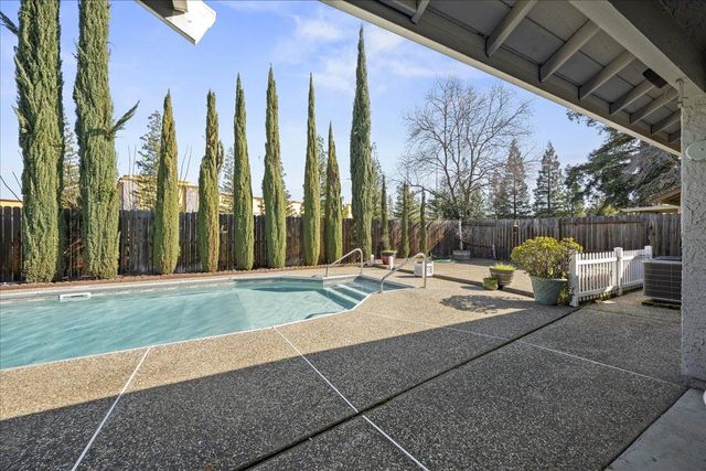 1438 Deerfield Cir, Roseville, CA 95747