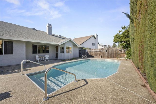 1438 Deerfield Cir, Roseville, CA 95747