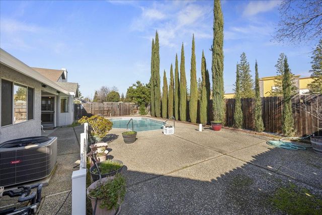 1438 Deerfield Cir, Roseville, CA 95747