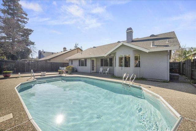 1438 Deerfield Cir, Roseville, CA 95747