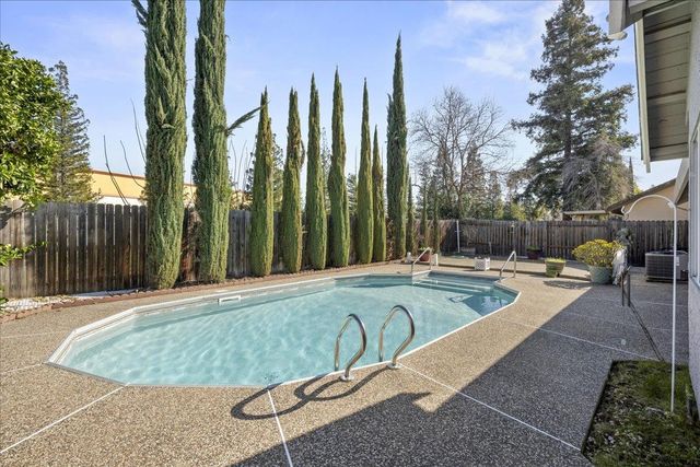 1438 Deerfield Cir, Roseville, CA 95747