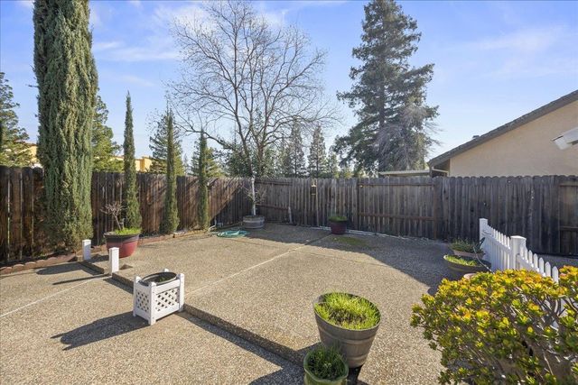 1438 Deerfield Cir, Roseville, CA 95747