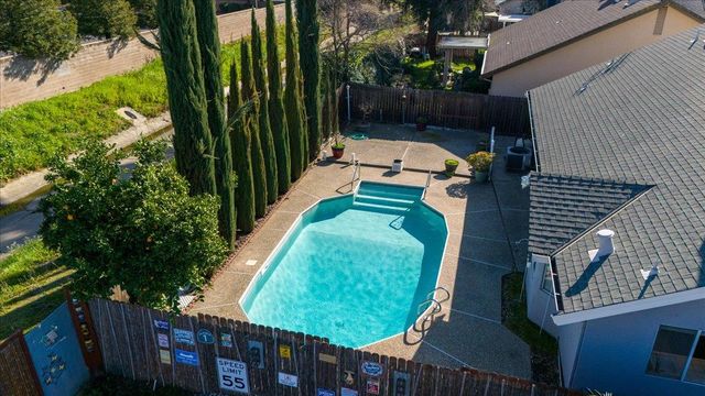 1438 Deerfield Cir, Roseville, CA 95747