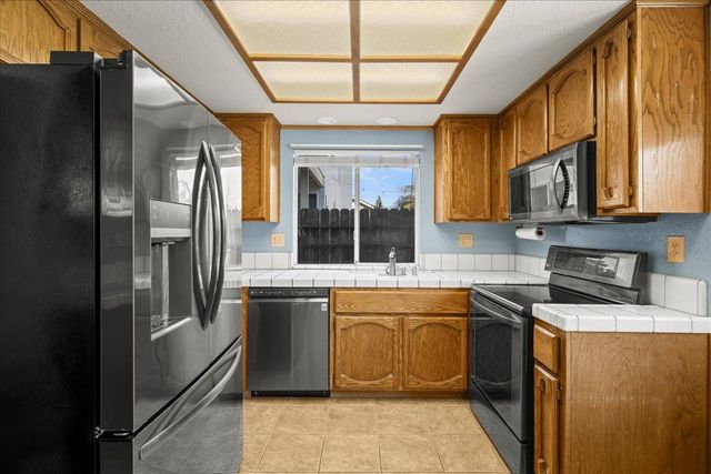 1438 Deerfield Cir, Roseville, CA 95747