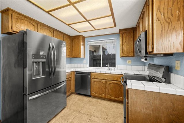 1438 Deerfield Cir, Roseville, CA 95747