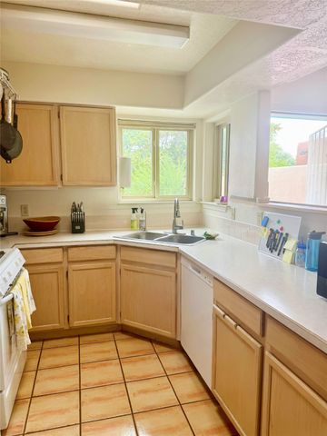 1084 Avenida Linda, Santa Fe, NM 87507