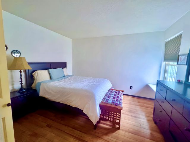 1084 Avenida Linda, Santa Fe, NM 87507