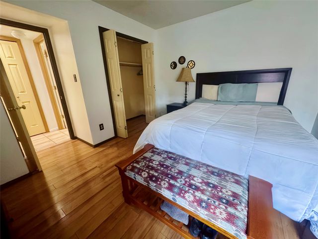 1084 Avenida Linda, Santa Fe, NM 87507