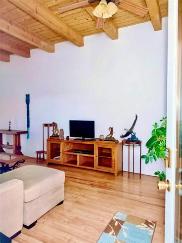 1084 Avenida Linda, Santa Fe, NM 87507