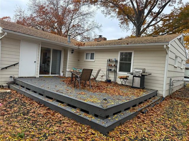 1633 W 20th Street, Lawrence, KS 66046