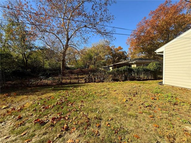 1633 W 20th Street, Lawrence, KS 66046