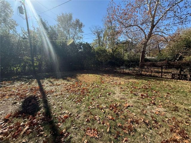 1633 W 20th Street, Lawrence, KS 66046