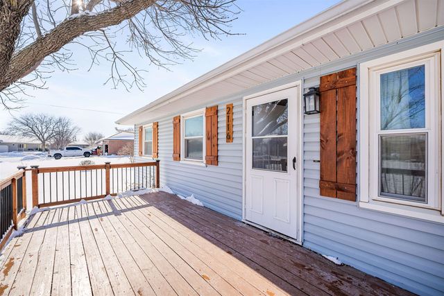 2116 Shalimar Dr, Salina, KS 67401