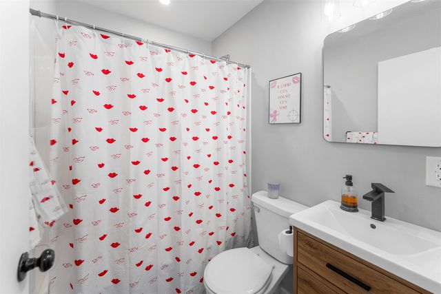 2116 Shalimar Dr, Salina, KS 67401