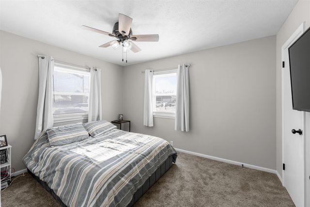 2116 Shalimar Dr, Salina, KS 67401