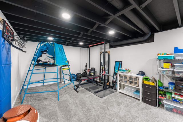 2116 Shalimar Dr, Salina, KS 67401